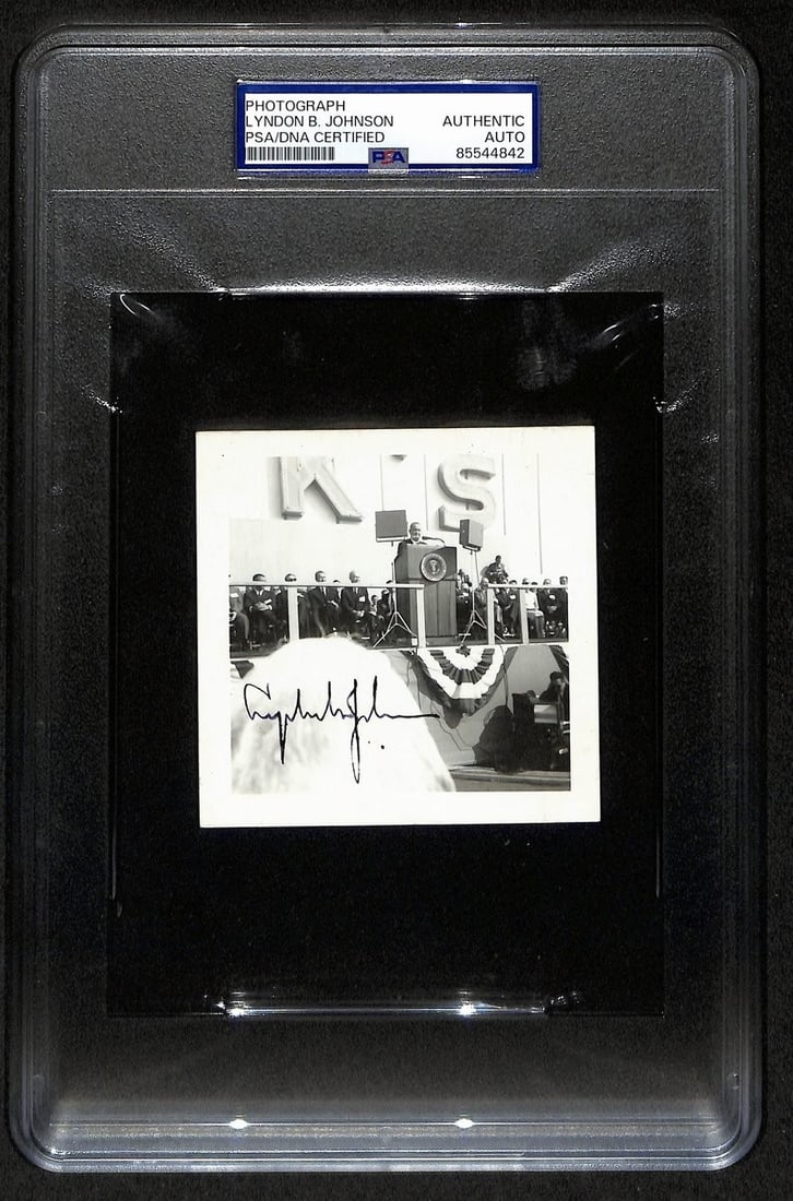 Lyndon B Johnson Autographed 3.5x3.5 Inch Black and White Photo PSA DNA: Lyndon B Johnson Autographed 3.5x3.5 Inch Black and White Photo PSA DNA This is an original vintage black and white photograph measuring 3.5 x 3.5 inches, featuring President Lyndon B. Johnson on stag