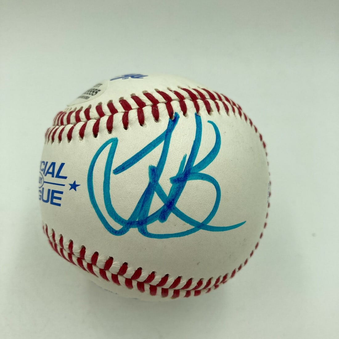 Rare Justin Bieber Autographed Baseball with Beckett COA: Rare Justin Bieber Autographed Baseball with Beckett COA This is a rare autographed baseball signed by Justin Bieber, complete with a Beckett Certificate of Authenticity (COA). This original item show