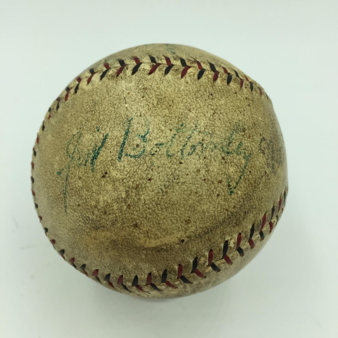 1931 Signed National League Baseball Jim Bottomley JSA COA: 1931 Signed National League Baseball Jim Bottomley JSA COA This is a 1931 Official National League Baseball signed by baseball legends Jim Bottomley, Frankie Frisch, and Billy Southworth. The ball is