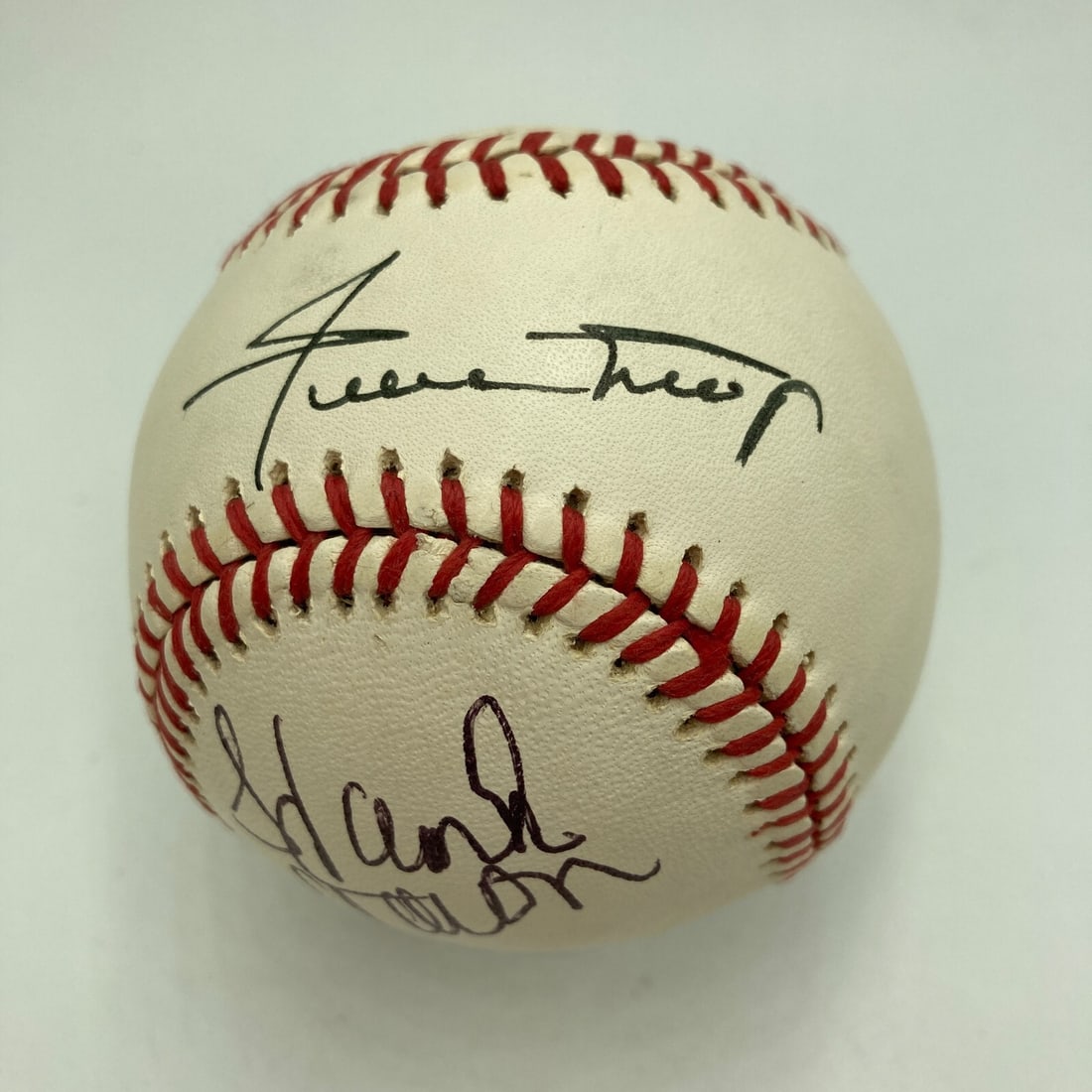 Hank Aaron Willie Mays Signed NL Baseball PSA DNA Authenticated: Hank Aaron Willie Mays Signed NL Baseball PSA DNA Authenticated This Official National League baseball features the signatures of two baseball legends, Hank Aaron and Willie Mays. Authenticated by Pro