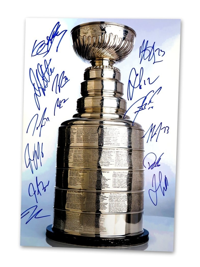 Los Angeles Kings 2014 Stanley Cup Signed 12x18 Photo 15 Autographs: Los Angeles Kings 2014 Stanley Cup Signed 12x18 Photo 15 Autographs Celebrate the Los Angeles Kings' 2014 Stanley Cup Championship with this remarkable autographed 12" x 18" photo featuring 15 total s
