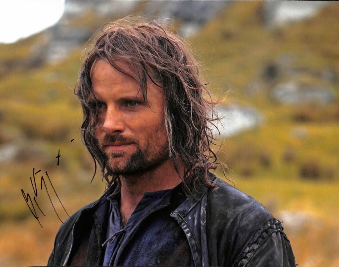 Viggo Mortensen Signed 11x14 Aragorn Photo Beckett Authenticated: Viggo Mortensen Signed 11x14 Aragorn Photo Beckett Authenticated This exquisite 11x14 photograph features Viggo Mortensen as Aragon from the iconic movie series, The Lord of the Rings. Signed in bold
