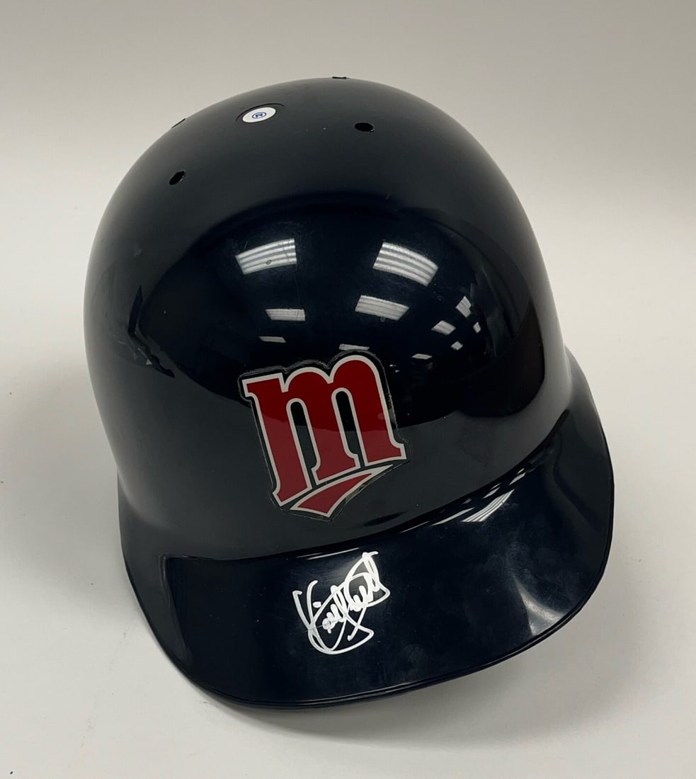 Kirby Puckett Autographed Minnesota Twins Helmet Beckett Certified: Kirby Puckett Autographed Minnesota Twins Helmet Beckett Certified This original Kirby Puckett signed Minnesota Twins full-size batting helmet is a must-have for collectors and fans alike. The helmet