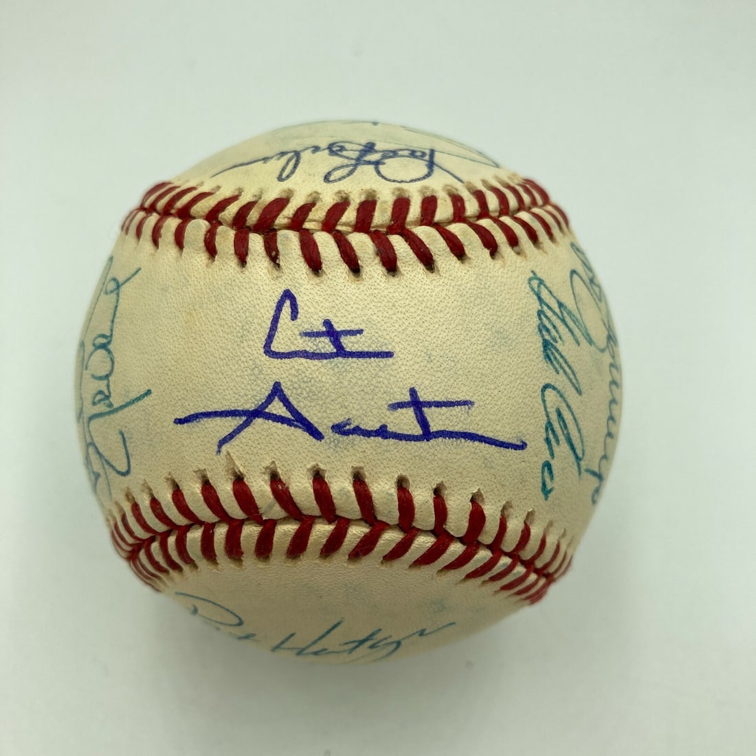 1993 Toronto Blue Jays Team Signed Baseball with JSA COA: 1993 Toronto Blue Jays Team Signed Baseball with JSA COA Celebrate the triumph of the 1993 Toronto Blue Jays with this officially licensed World Series Champs team-signed baseball. This remarkable col