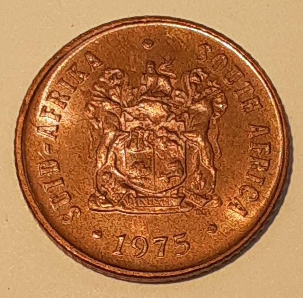 Roll of 50 South Africa 1975 Bronze 1 Cent Uncirculated Coins: Roll of 50 South Africa 1975 Bronze 1 Cent Uncirculated Coins This is a roll of 50 uncirculated 1975 South Africa 1 Cent coins. Each coin is made of bronze and features Cape Sparrows on the reverse. T