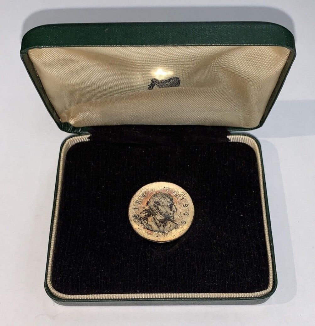 Ireland 1966 Proof Silver 10 Shilling Coin Easter Rising Pearse Commemorative: Ireland 1966 Proof Silver 10 Shilling Coin Easter Rising Pearse Commemorative This is a 1966 Ireland Easter Rising Pearse proof 10 shilling coin, featuring a silver composition. The coin commemorates