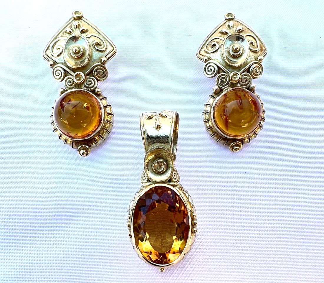 Italian 18K Gold Amber Citrine Earrings Pendant Set 566 Roma: Italian 18K Gold Amber Citrine Earrings Pendant Set 566 Roma Discover the exquisite craftsmanship of this Italian hand-made jewelry set, featuring a stunning 18K yellow gold pendant and matching earri