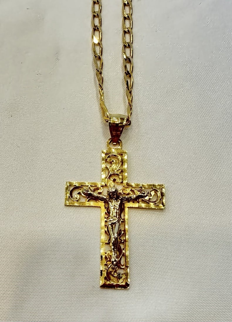 Italian 14K Yellow Gold Cross Necklace with 18 Inch Chain: Italian 14K Yellow Gold Cross Necklace with 18 Inch Chain This exquisite Italian 14K yellow gold cross necklace features a detailed depiction of Jesus on the cross. The necklace includes an 18-inch ch