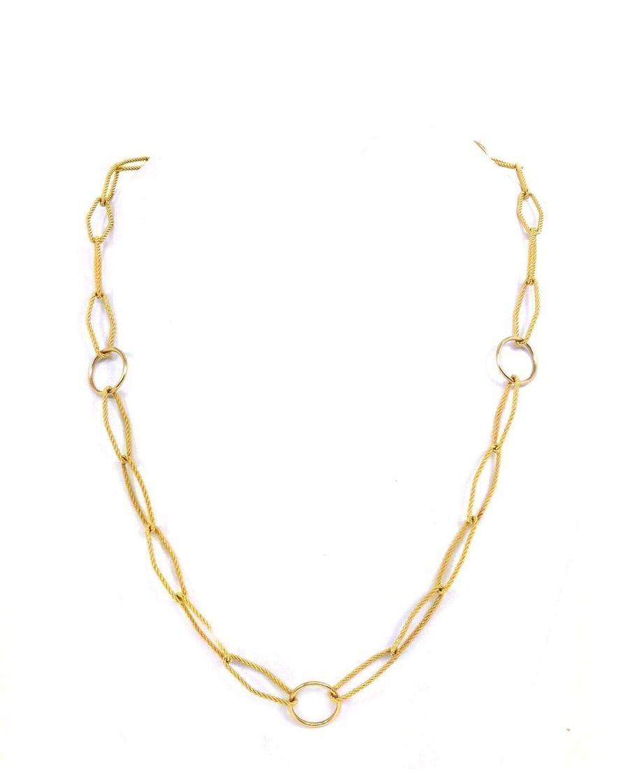 Vintage 18k Yellow Gold Open Link Long Chain Necklace 29 Inch: Vintage 18k Yellow Gold Open Link Long Chain Necklace 29 Inch This vintage open link long chain necklace is crafted from 18k yellow gold and features an elegant, intricate link design. The piece is ha
