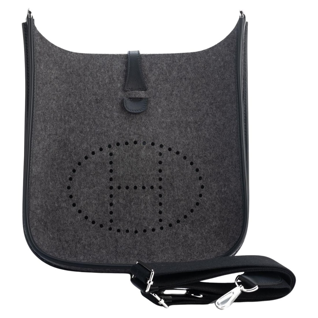 Hermes Evelyne PM Gray Felt Black Leather Bag with Palladium Hardware: Hermes Evelyne PM Gray Felt Black Leather Bag with Palladium Hardware This exquisite Hermes Evelyne PM bag features a sophisticated combination of gray felt and black leather, accented with palladium