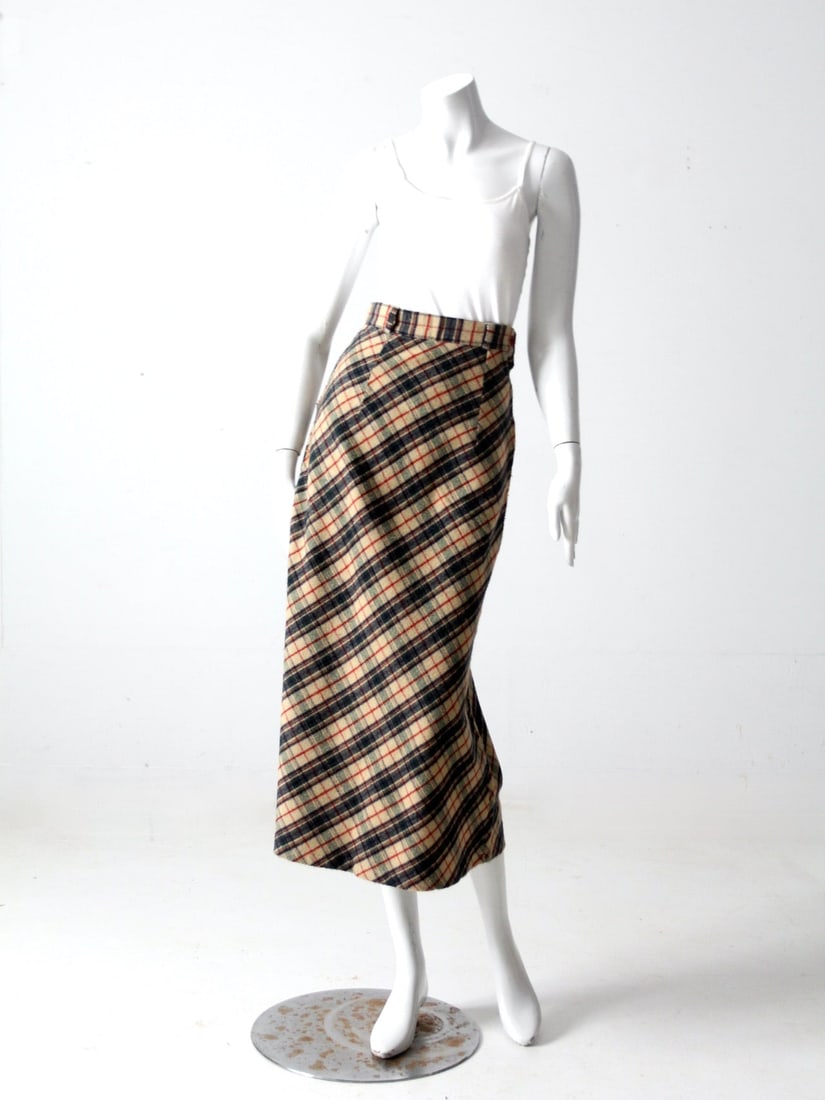 Vintage Wool Plaid Maxi Skirt with Patch Pockets: Vintage Wool Plaid Maxi Skirt with Patch Pockets This vintage plaid maxi skirt features a charming blend of beige, navy, red, and green in a classic plaid pattern. Made from a long wooly fabric, it sh
