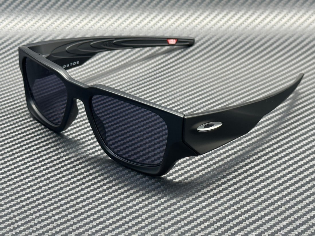 Oakley OO9514 01 Matte Black Prizm Grey 58mm Men's Sunglasses with Case: Oakley OO9514 01 Matte Black Prizm Grey 58mm Men's Sunglasses with Case These Oakley OO9514 01 sunglasses feature a matte black frame and Prizm grey lenses for a sleek look and enhanced visual clarity