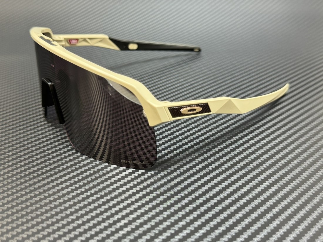 Oakley OO9463 52 Prizm Road Black Sunglasses Matte Sand Frame (1 of 5)