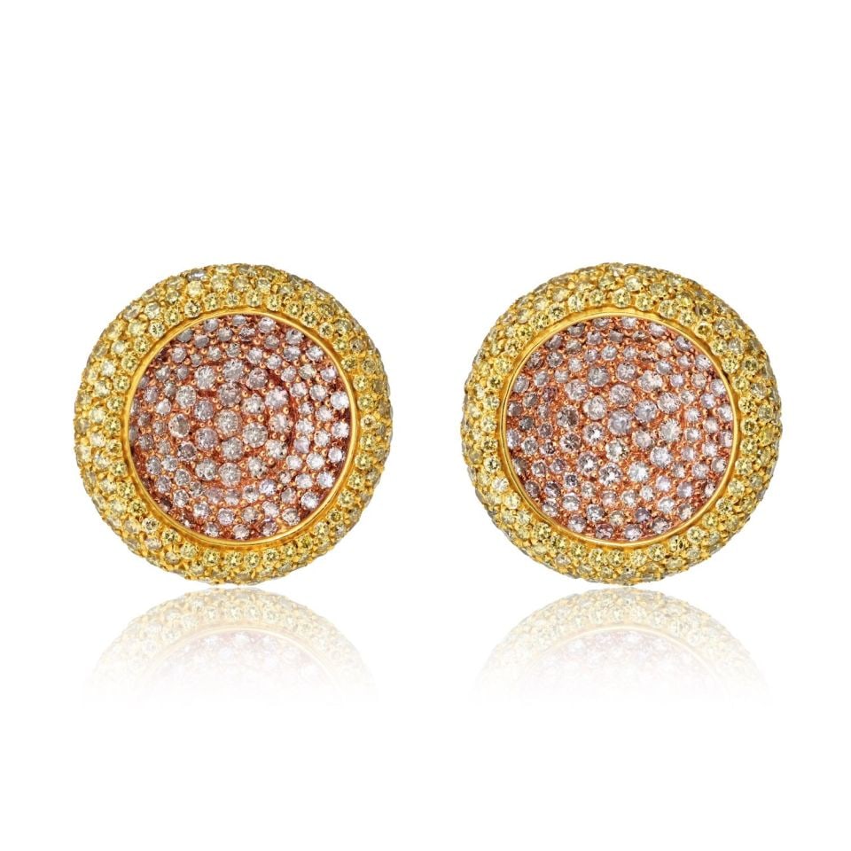 18K Yellow Gold Earrings 16ct Fancy Yellow Pink Diamonds: 18K Yellow Gold Earrings 16ct Fancy Yellow Pink Diamonds Elevate your jewelry collection with these stunning 18K Yellow Gold earrings, showcasing an impressive total of 16 carats of natural fancy yell