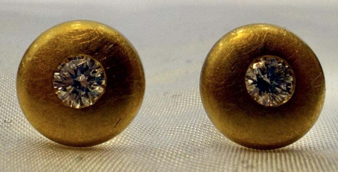 Stunning French 18K Yellow Gold Diamond Stud Earrings: Stunning French 18K Yellow Gold Diamond Stud Earrings Introducing a stunning pair of French 18K yellow gold diamond stud earrings. Showcasing exquisite craftsmanship, these earrings weigh 4.80 grams a