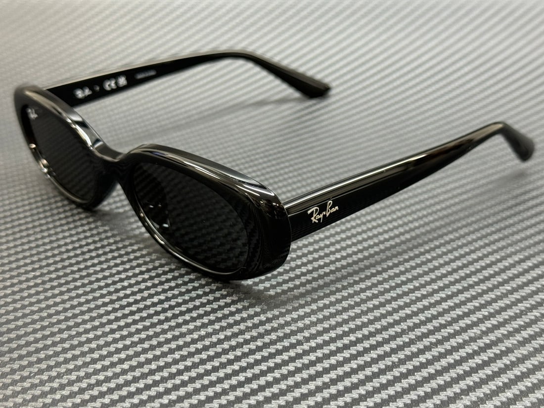 RAY BAN RB4441D Black Grey Unisex Sunglasses with Authenticity Certificate: RAY BAN RB4441D Black Grey Unisex Sunglasses with Authenticity Certificate Elevate your style with these RAY BAN RB4441D sunglasses, featuring a sleek black frame complemented by grey lenses. Designed