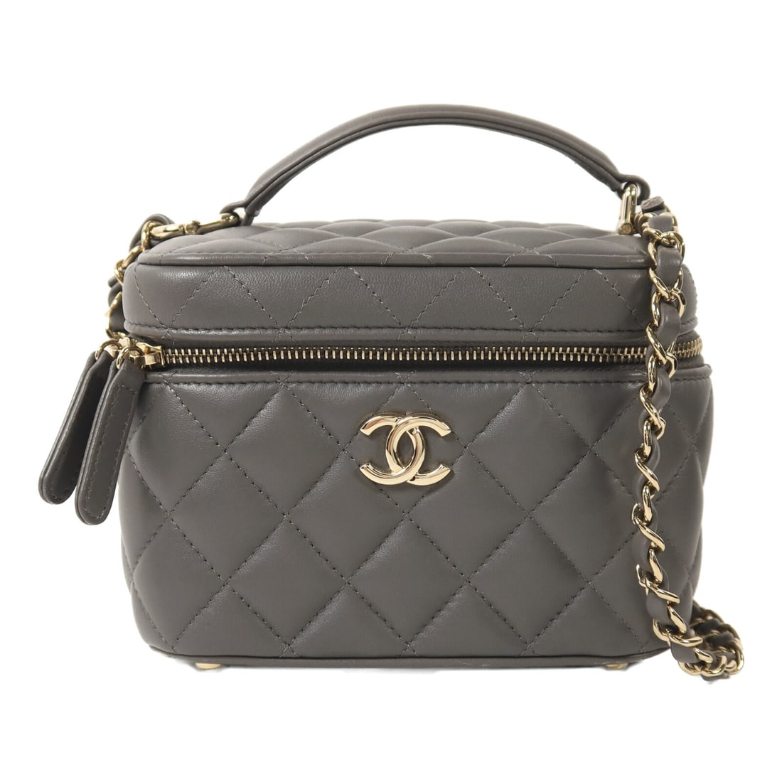 Chanel Grey Lambskin Vanity Case Shoulder Bag with Gold Hardware AS3171: Chanel Grey Lambskin Vanity Case Shoulder Bag with Gold Hardware AS3171 This CHANEL CC vanity case is crafted from luxurious lambskin leather in a sophisticated gray color. Designed for versatility, i