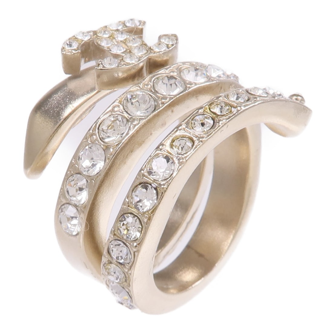 Chanel Gold Tone CC Logo Women's Ring Size 5: Chanel Gold Tone CC Logo Women's Ring Size 5 This CHANEL ring features the iconic CC design in a gold-tone finish. Crafted for women, it is a size US 5 and does not feature any stones. The ring presen