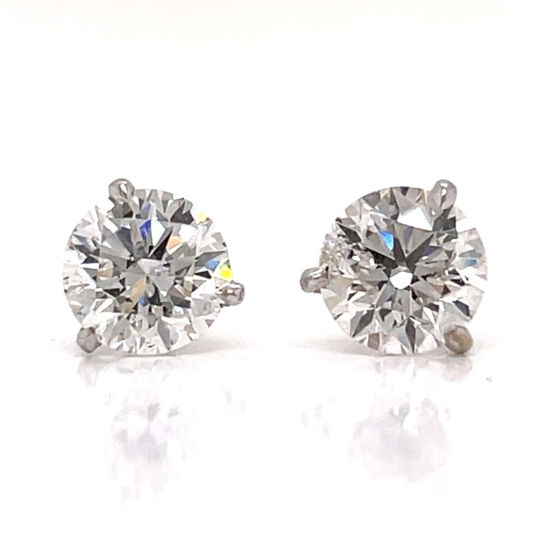 Pair of 3.04 Carat Diamond Studs in 18K White Gold with Certificate: Pair of 3.04 Carat Diamond Studs in 18K White Gold with Certificate These stud earrings are crafted from 18K white gold and feature two diamonds with a total weight of 3.04 carats. The diamonds are gr