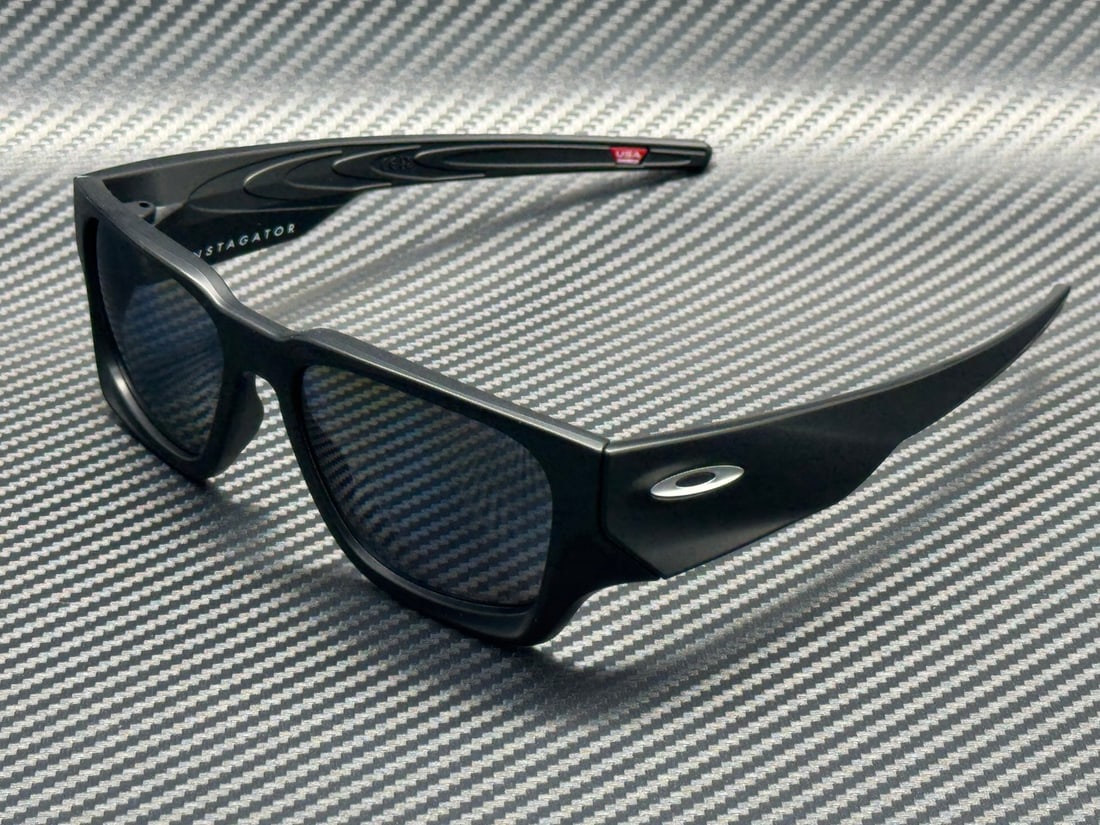 Oakley OO9514 02 Prizm Polarized Matte Black 58mm Eyewear With Box: Oakley OO9514 02 Prizm Polarized Matte Black 58mm Eyewear With Box These Oakley OO9514 02 sunglasses feature a matte black frame with Prizm Polarized black lenses. Designed for a comfortable fit, they