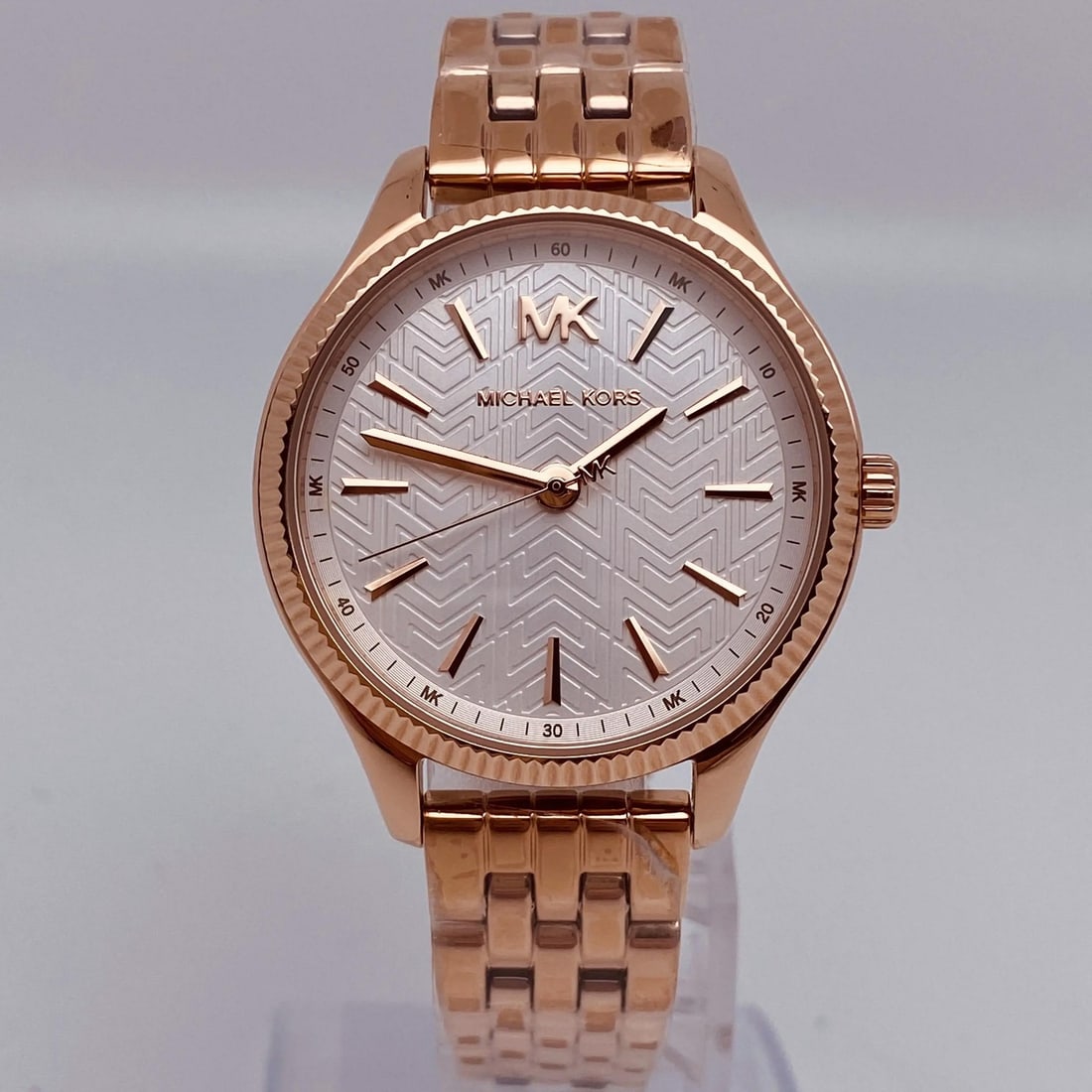Michael Kors Lexington Rose Gold Quartz Ladies Watch MK6641 with Box and Papers: Michael Kors Lexington Rose Gold Quartz Ladies Watch MK6641 with Box and Papers Introducing the Michael Kors Lexington Ladies Watch, a perfect blend of elegance and functionality. This casual wristwat