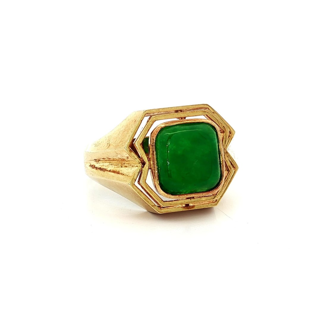 14k Yellow Gold Men's Ring with Apple Green Jade Cabochon: 14k Yellow Gold Men's Ring with Apple Green Jade Cabochon Make a statement with this exquisite 14k Yellow Gold Men's Ring featuring a stunning cushion cabochon cut apple green jade. This cocktail-styl