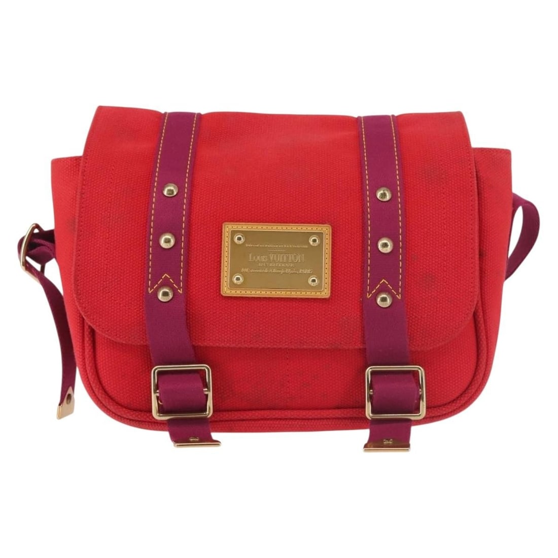 Antigua Besace Canvas Crossbody by Louis Vuitton in Red: Antigua Besace Canvas Crossbody by Louis Vuitton in Red This Louis Vuitton Antigua Besace Messenger Bag features a red canvas exterior accented with leather trim and metal fittings. Designed for women