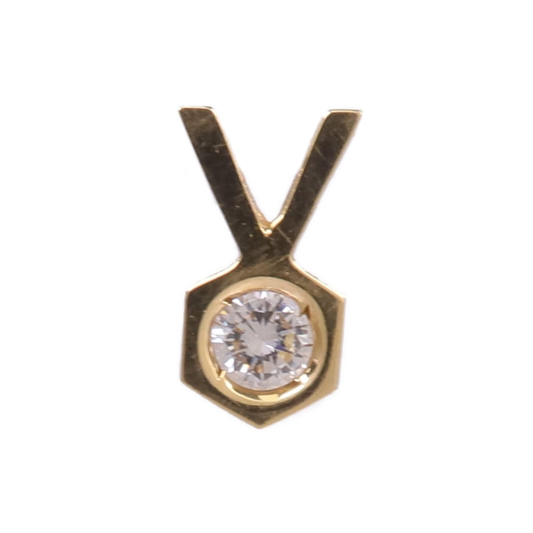 Diamond Pendant Top in 18K Yellow Gold for Women: Diamond Pendant Top in 18K Yellow Gold for Women This women's pendant top features a diamond set in 18K yellow gold. The piece is designed with a clear frame color and offers a classic style suitable