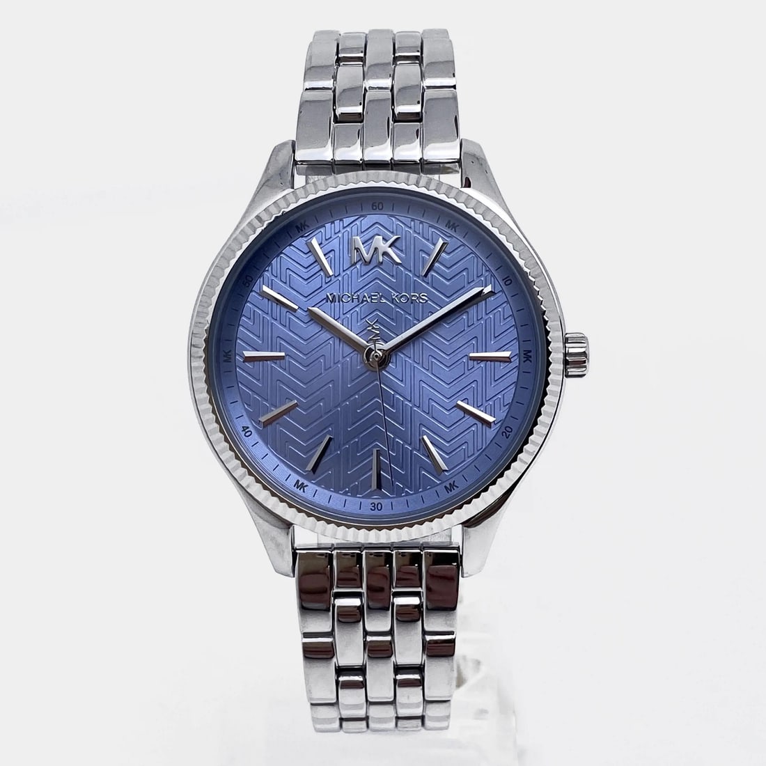 Michael Kors Lexington 36mm Blue Dial Ladies Quartz Watch MK6639 with Box and Papers: Michael Kors Lexington 36mm Blue Dial Ladies Quartz Watch MK6639 with Box and Papers Introducing the Michael Kors Lexington Ladies Quartz Watch MK6639, a perfect blend of elegance and functionality. T
