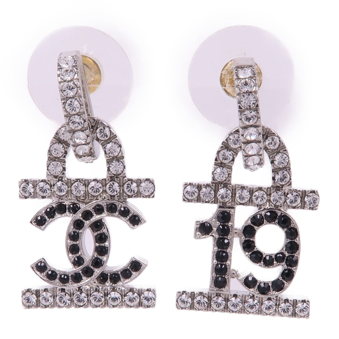 CHANEL Silver CC Pierced Earrings Elegant Accessory: CHANEL Silver CC Pierced Earrings Elegant Accessory Elevate your accessory collection with these exquisite CHANEL CC Earrings. These pierced earrings feature a sleek silver color, crafted from high-qu