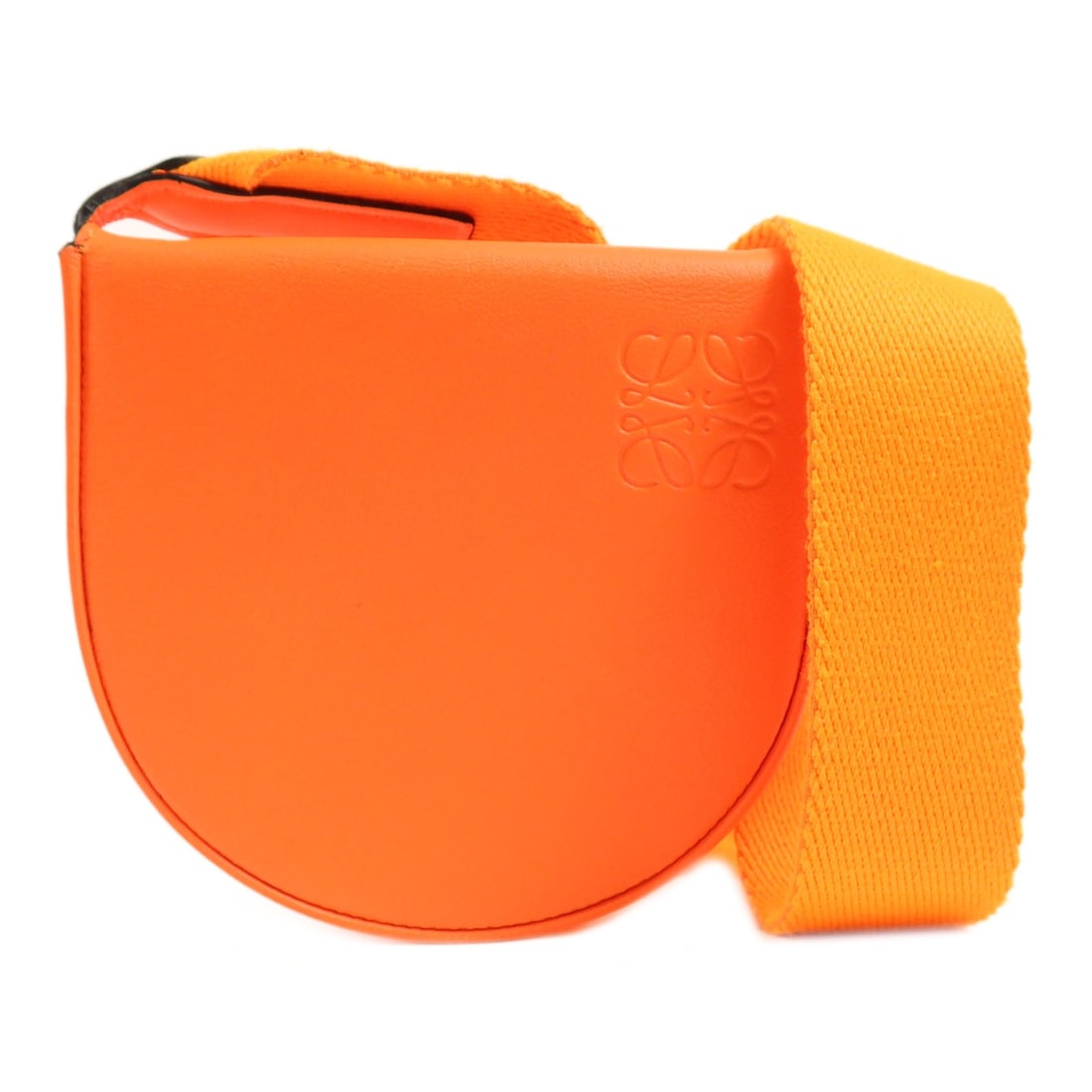 LOEWE Orange Calfskin Leather Shoulder Bag Compact Design: LOEWE Orange Calfskin Leather Shoulder Bag Compact Design This exquisite LOEWE Shoulder Bag is crafted from premium calfskin leather, showcasing a vibrant orange exterior. With its compact dimensions,