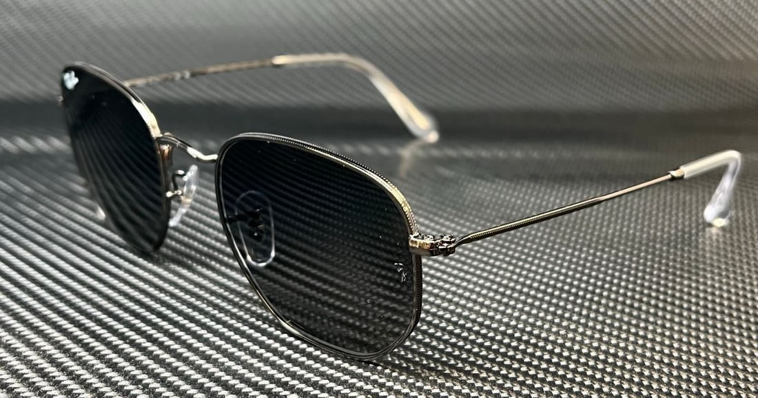 Ray-Ban RB3548N 004 71 Gunmetal Gray Gradient Sunglasses: Ray-Ban RB3548N 004 71 Gunmetal Gray Gradient Sunglasses Discover the stylish Ray-Ban RB3548N 004 71 sunglasses, featuring a modern geometric design that complements any outfit. These unisex sunglasse
