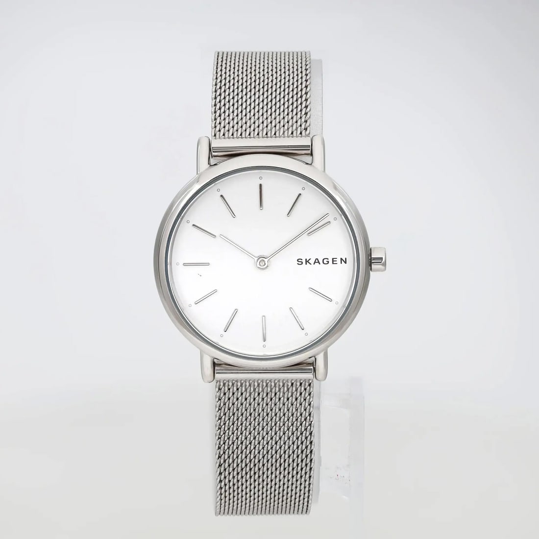 Skagen Signatur 30mm Quartz Ladies Watch SKW2692 Silver Dial Stainless Steel Bracelet: Skagen Signatur 30mm Quartz Ladies Watch SKW2692 Silver Dial Stainless Steel Bracelet Discover the elegance of the Skagen Signatur 30mm Ladies Quartz Watch, a perfect blend of style and functionality.