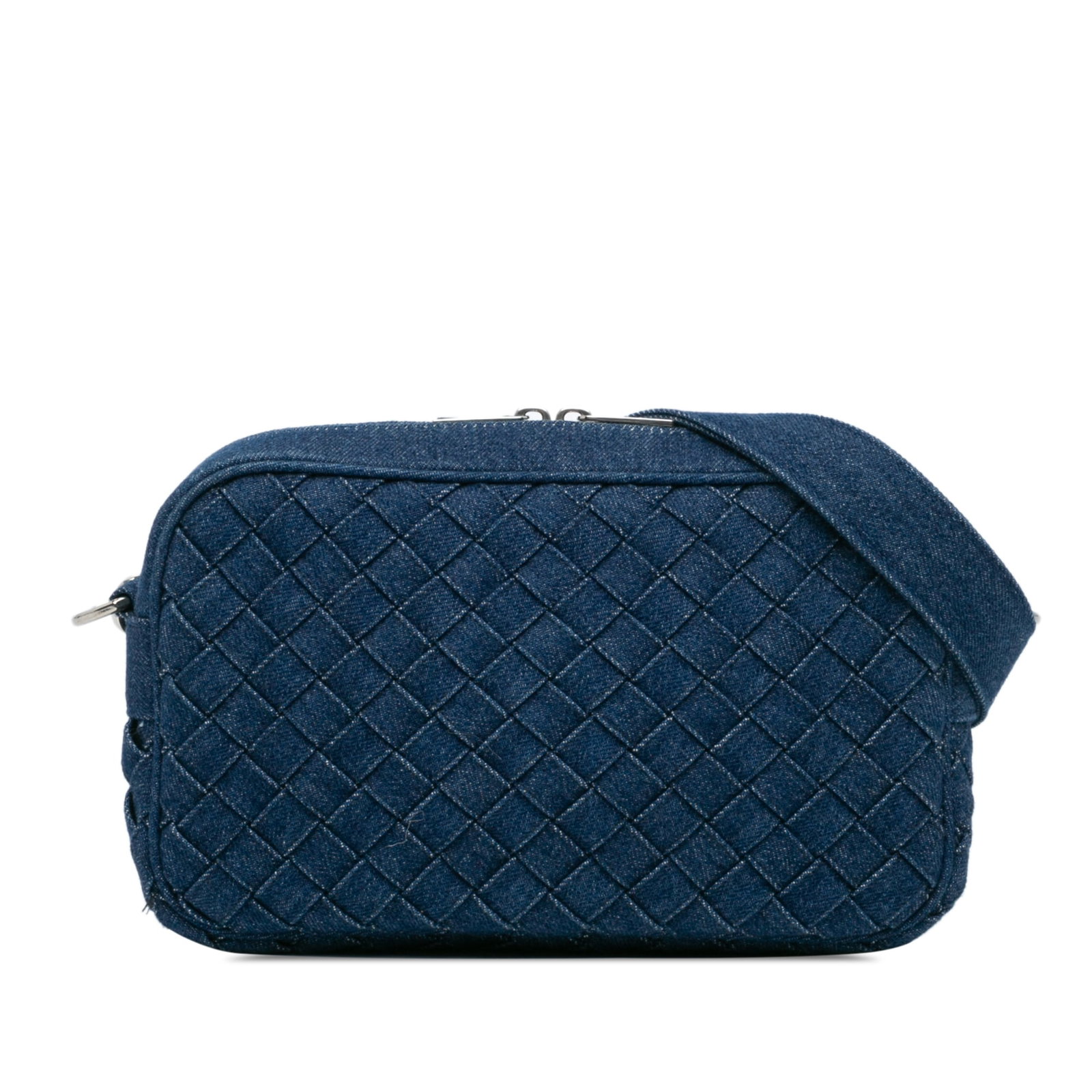Bottega Veneta Small Denim Intreccio Crossbody Bag Blue Fabric: Bottega Veneta Small Denim Intreccio Crossbody Bag Blue Fabric This Bottega Veneta Small Denim Intreccio Camera Bag is a stylish crossbody bag crafted from woven denim, offering a unique blend of func