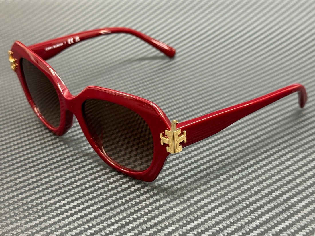 Tory Burch TY7215U 201813 Berry Red Brown Gradient Women's Sunglasses: Tory Burch TY7215U 201813 Berry Red Brown Gradient Women's Sunglasses Elevate your style with these Tory Burch TY7215U sunglasses featuring a striking berry red frame complemented by brown gradient le