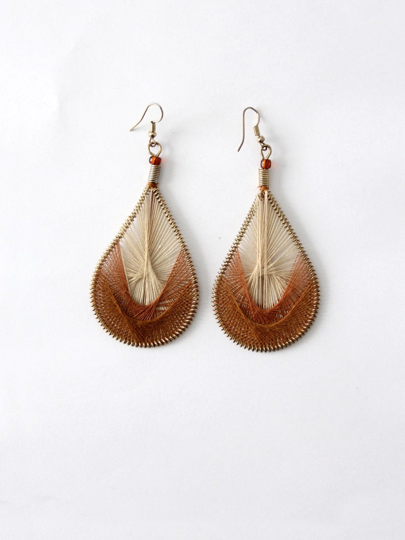 Vintage Peruvian Thread Earrings with Gold Tone and Red Beads: Vintage Peruvian Thread Earrings with Gold Tone and Red Beads Discover a unique blend of artistry and culture with these Vintage String Art Peruvian Thread Earrings. Crafted with intricate string art