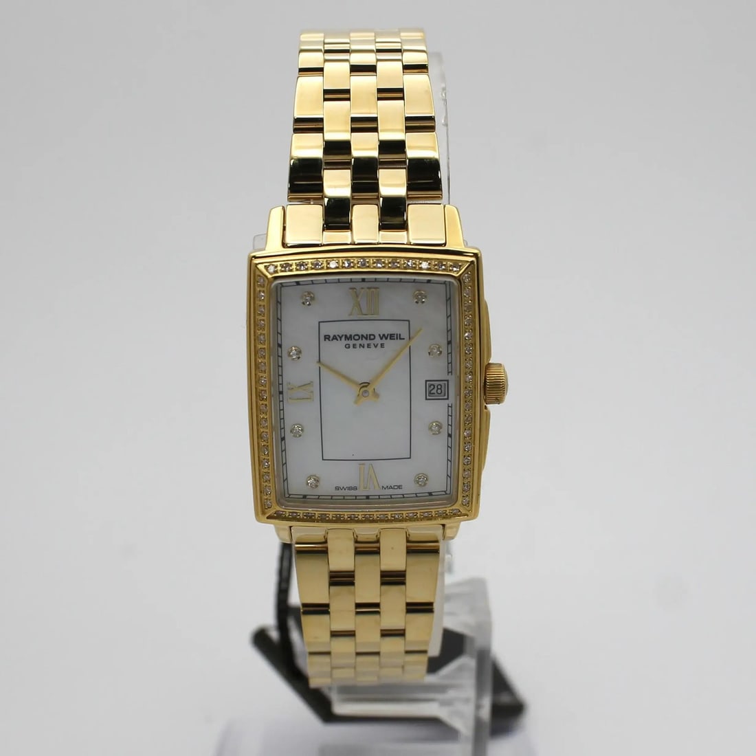 Raymond Weil Toccata Gold MOP Diamond Dial Quartz Watch 5925-PS-00995: Raymond Weil Toccata Gold MOP Diamond Dial Quartz Watch 5925-PS-00995 Elevate your style with the Raymond Weil Toccata wristwatch, a stunning piece crafted in Switzerland. This exquisite luxury watch