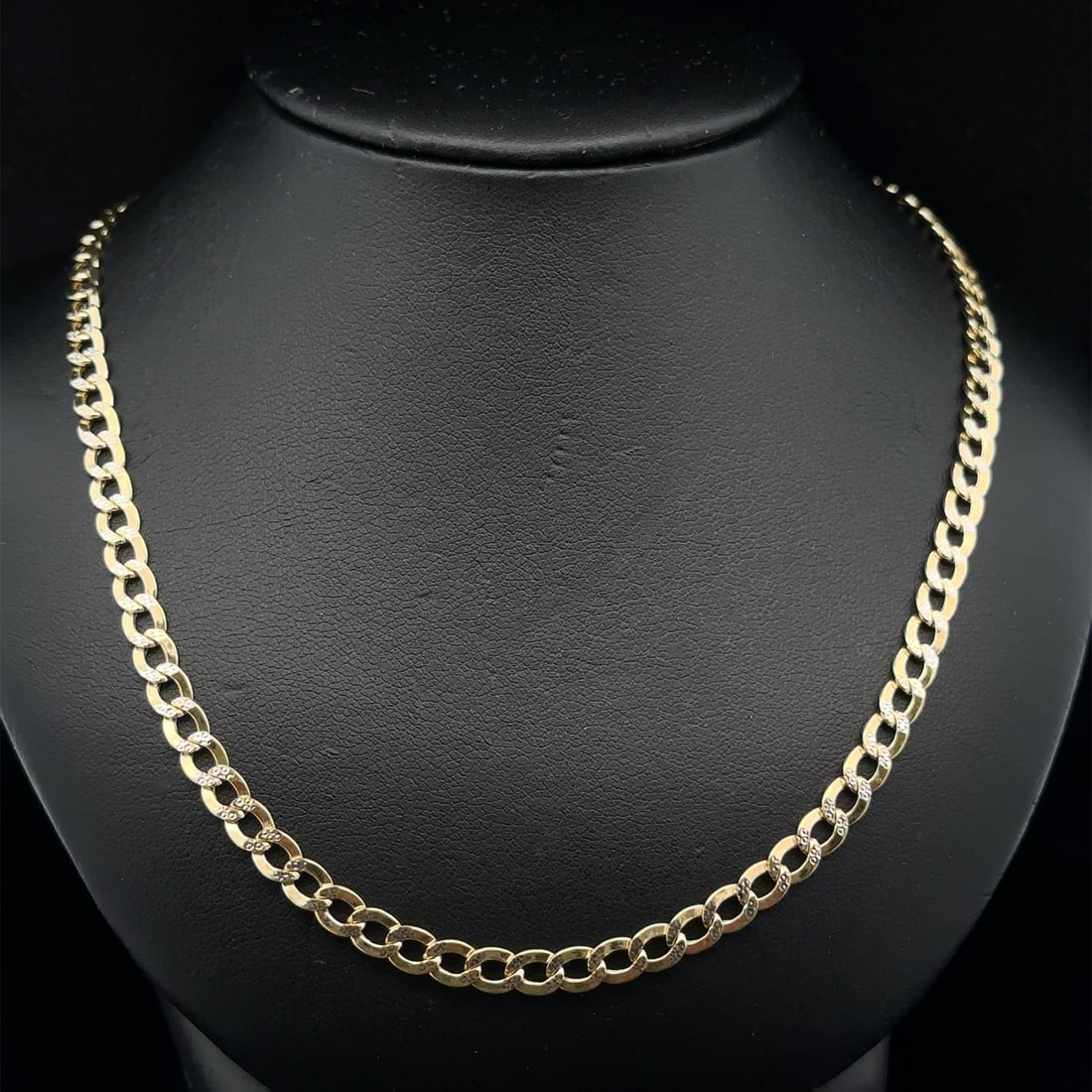 22 Inch 14k Yellow Gold 4.5mm Diamond Cut Curb Chain Necklace: 22 Inch 14k Yellow Gold 4.5mm Diamond Cut Curb Chain Necklace This men's chain necklace features a 22-inch length and a 4.5mm width, crafted from solid 14k yellow gold with white gold accents achieved