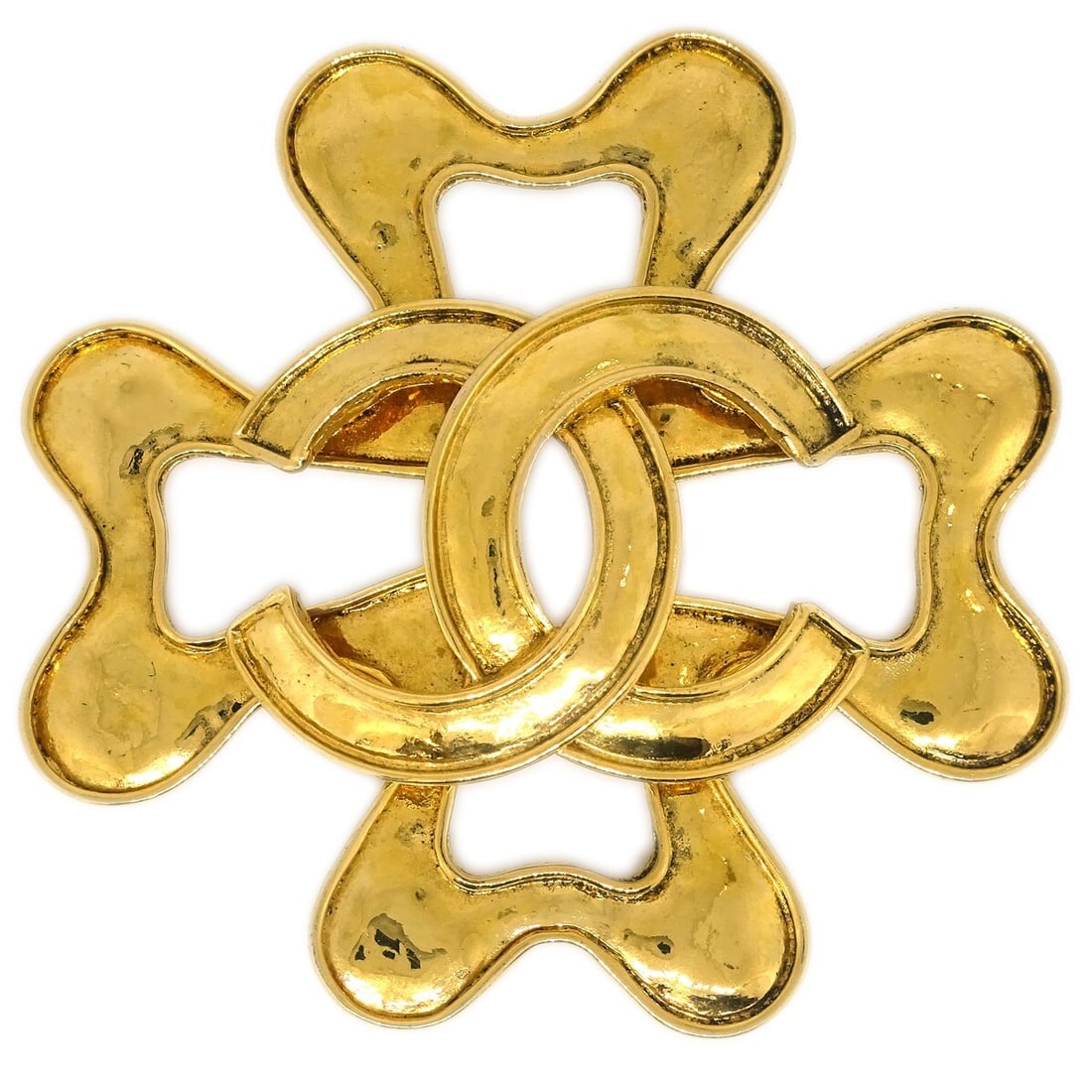 Chanel 94P Gold-Plated Clover Brooch Pin 2in: Chanel 94P Gold-Plated Clover Brooch Pin 2in This exquisite Chanel Clover Brooch Pin is a stunning accessory that showcases a classic clover shape. Crafted in gold-plated material, this brooch adds a