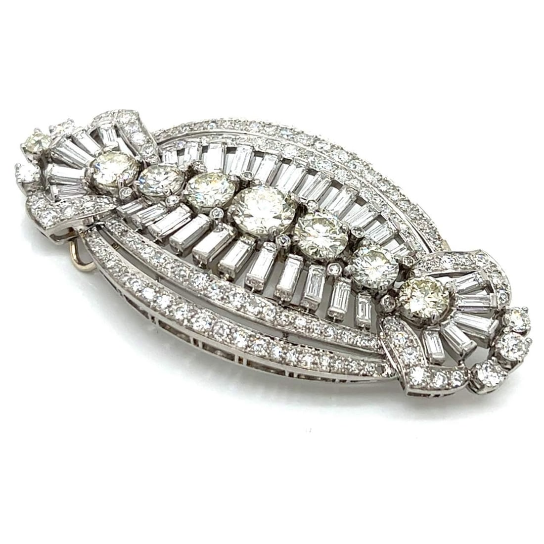 Art Deco Platinum Brooch 11.20 Ct Diamonds 7 Large VVS-VS Clarity: Art Deco Platinum Brooch 11.20 Ct Diamonds 7 Large VVS-VS Clarity This exquisite Art Deco brooch showcases a stunning design crafted in platinum. It features a total of 11.20 carats of diamonds, inclu