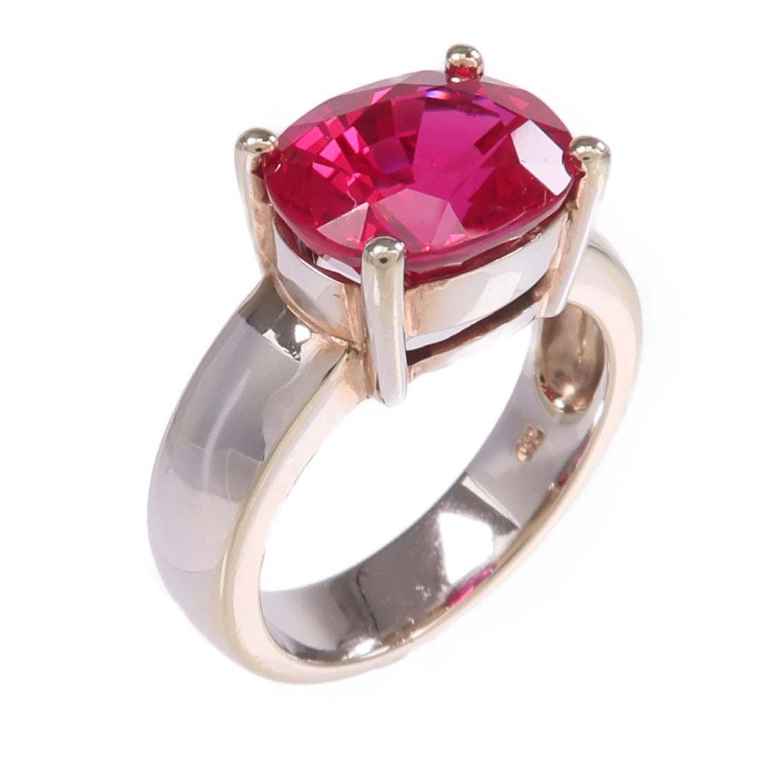 Red Gemstone 18K White Gold Ring Size 6.75 for Women: Red Gemstone 18K White Gold Ring Size 6.75 for Women This women's ring features a vibrant red color stone set in 18K white gold. Designed in a classic style, it is sized at US 6.75 and shows reasonabl