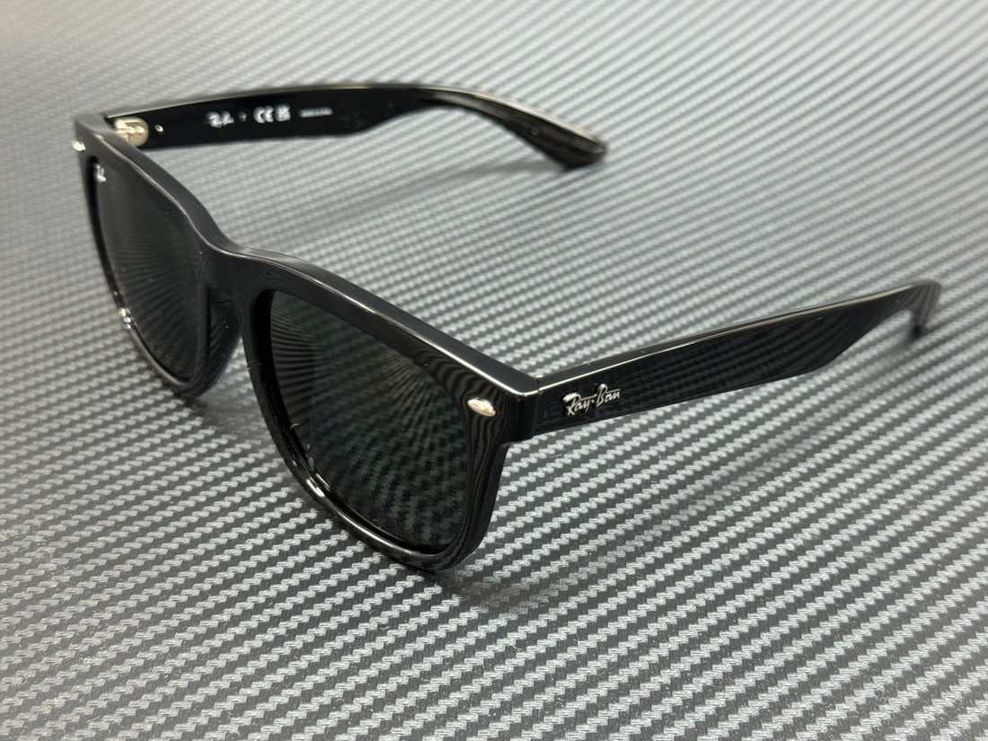 Ray-Ban RB4260D 601 71 Black Green Unisex Sunglasses with Authenticity Certificate: Ray-Ban RB4260D 601 71 Black Green Unisex Sunglasses with Authenticity Certificate Discover the stylish Ray-Ban RB4260D 601 71 sunglasses, perfect for any unisex wardrobe. Featuring a sleek black fram