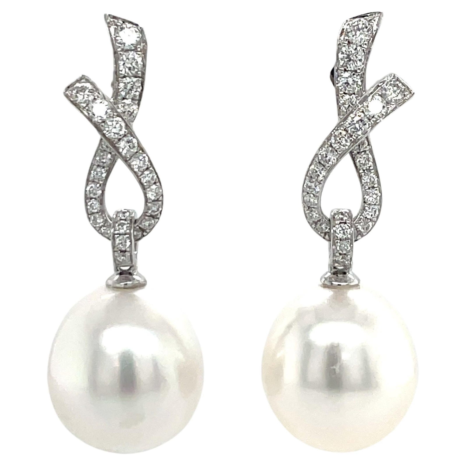 Harbor Diamonds 18K White Gold Diamond Ribbon South Sea Pearl Earrings 0.57ct: Harbor Diamonds 18K White Gold Diamond Ribbon South Sea Pearl Earrings 0.57ct Elegant 18 Karat White Gold Diamond Ribbon South Sea Pearl Earrings featuring a stunning contemporary design. These exquis