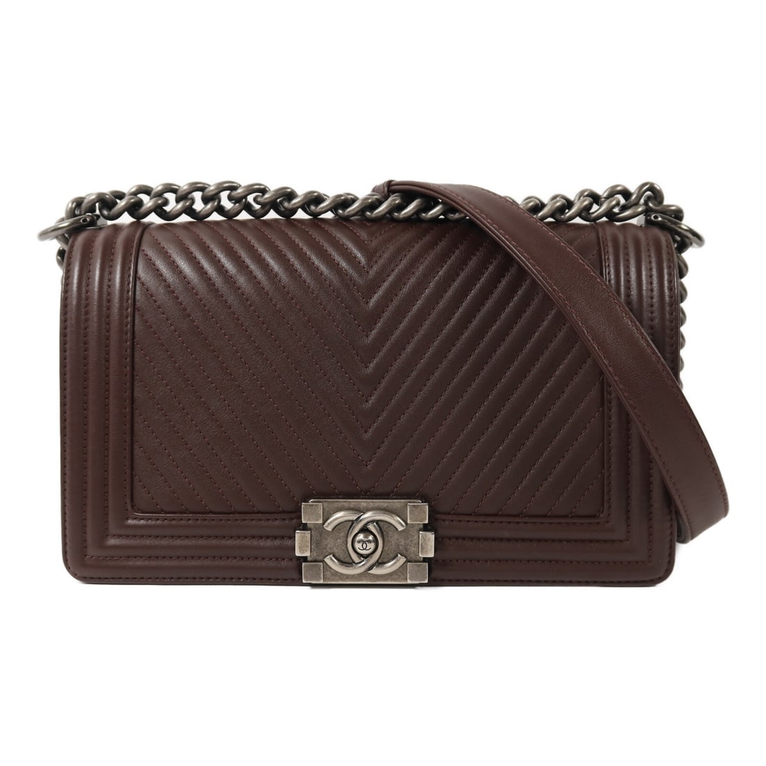Brown Chanel Boy 25 Lambskin Leather Chain Shoulder Bag with Silver Hardware: Brown Chanel Boy 25 Lambskin Leather Chain Shoulder Bag with Silver Hardware This CHANEL Boy 25 chain shoulder bag is crafted from brown lambskin leather and features silver-tone hardware. Designed fo