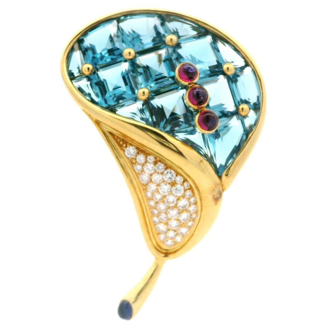 H. Stern 18K Gold Calla Lily Brooch with Blue Topaz Garnet Iolite Diamonds: H. Stern 18K Gold Calla Lily Brooch with Blue Topaz Garnet Iolite Diamonds This exquisite H. Stern brooch features a stunning calla lily flower design, crafted from solid 18K yellow gold. The centerpi