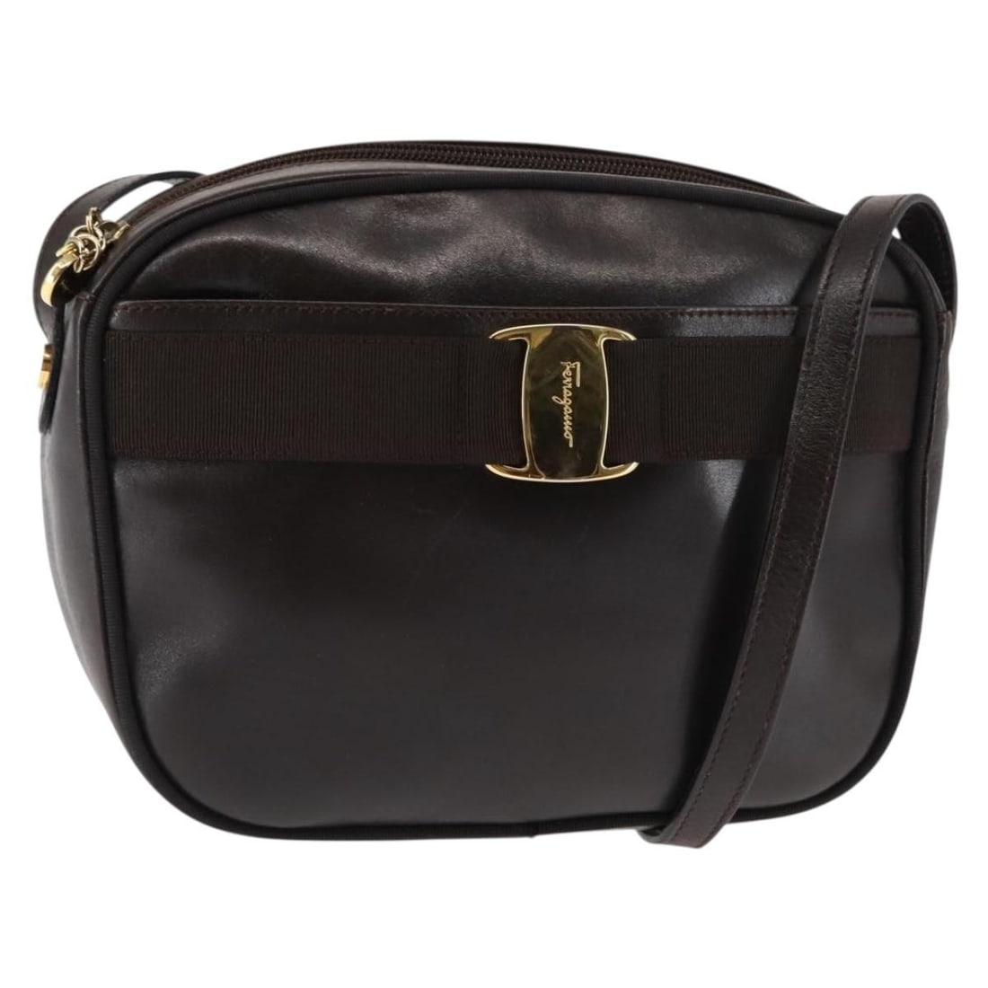 Salvatore Ferragamo Leather Brown Vara Bow Shoulder Camera Bag: Salvatore Ferragamo Leather Brown Vara Bow Shoulder Camera Bag This pre-owned Salvatore Ferragamo Vara Bow camera shoulder bag for women features brown leather construction with a classic design. The