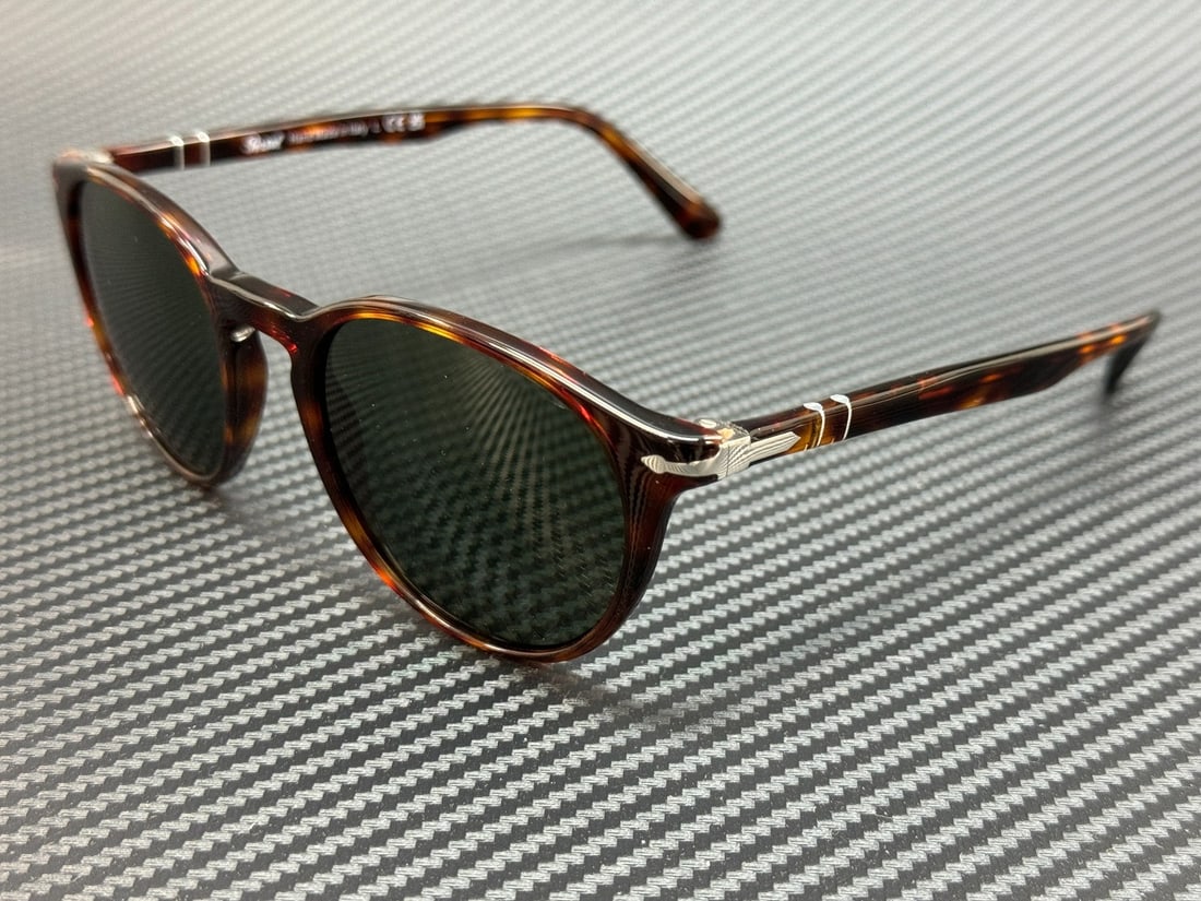 Persol PO3152S 901531 Havana Round Sunglasses with Green Lenses: Persol PO3152S 901531 Havana Round Sunglasses with Green Lenses Discover the elegance of PERSOL PO3152S 901531 Havana Round Men's Sunglasses. Designed with a stylish multicolor frame, these sunglasses