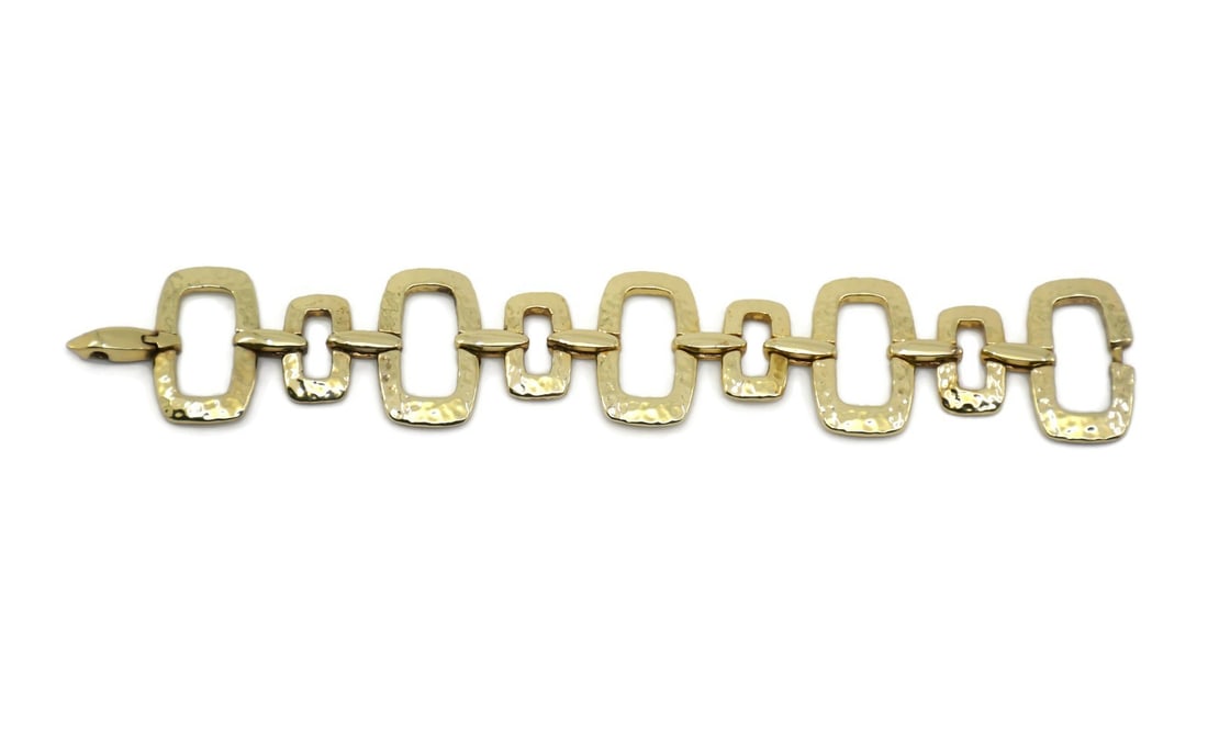Ippolita 18K Yellow Gold Chain Bracelet 7 Inches Authentic: Ippolita 18K Yellow Gold Chain Bracelet 7 Inches Authentic This stunning Ippolita bracelet is crafted from 18K yellow gold, showcasing a beautiful chain design that adds elegance to any outfit. Measur