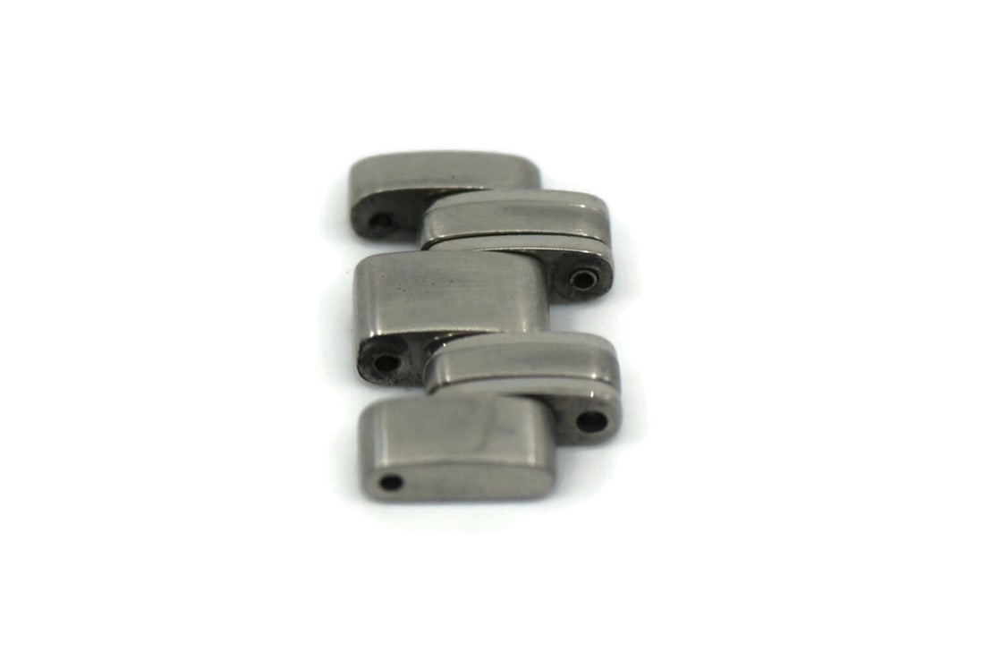 Omega Seamaster 20mm Stainless Steel Link Band Authentic: Omega Seamaster 20mm Stainless Steel Link Band Authentic Enhance your Omega Seamaster wristwatch with this authentic stainless steel link band, designed for durability and style. Measuring 20mm in wid