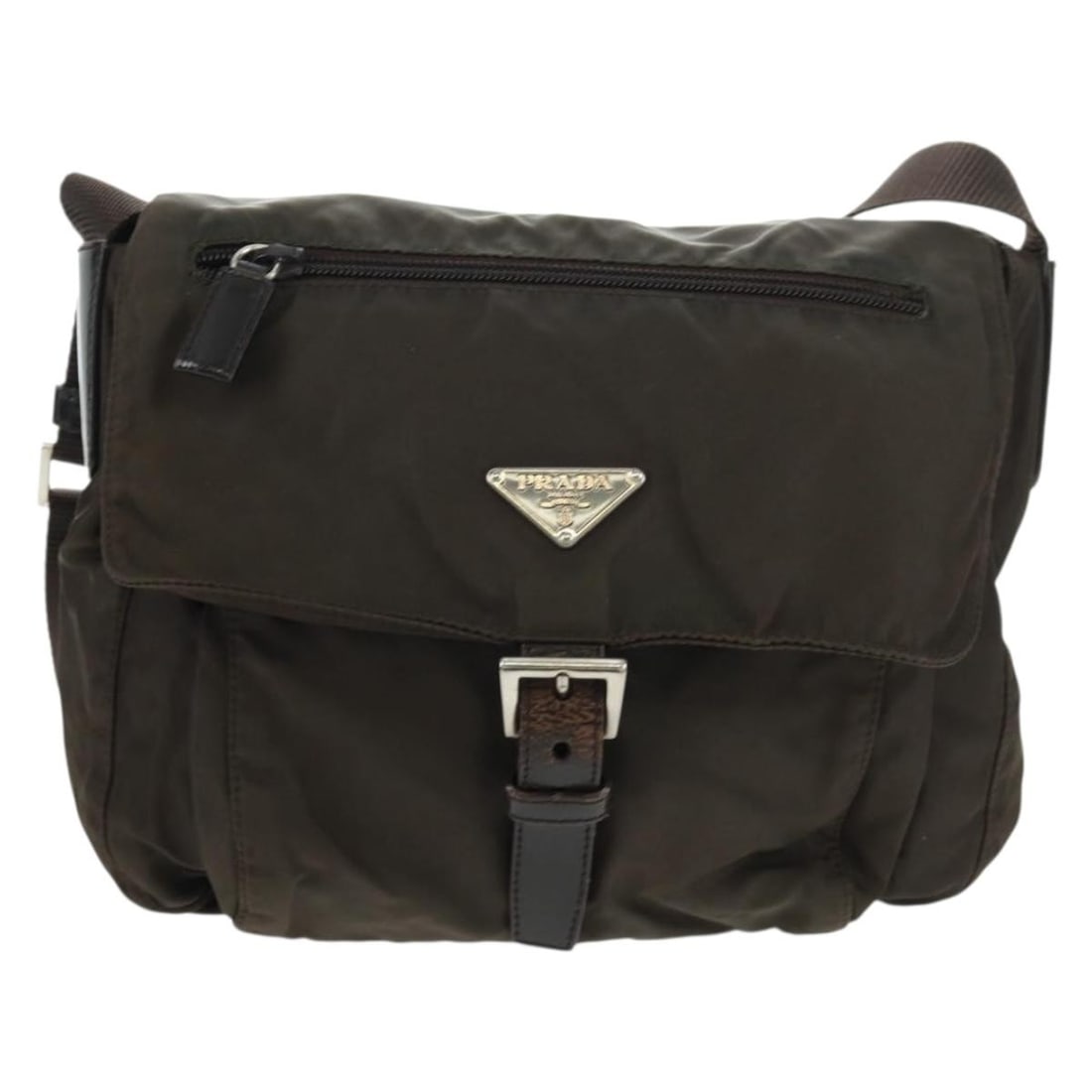 Prada Tessuto Nylon Khaki Buckle Messenger Bag Unisex 23cm: Prada Tessuto Nylon Khaki Buckle Messenger Bag Unisex 23cm This Prada Buckle Messenger Bag features a khaki nylon exterior with a buckle closure, designed for unisex use. Made in Italy, the bag shows